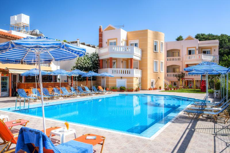 Artemis Aparthotel 2*