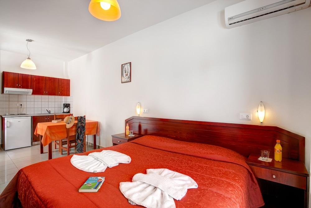 Artemis Aparthotel Stalós