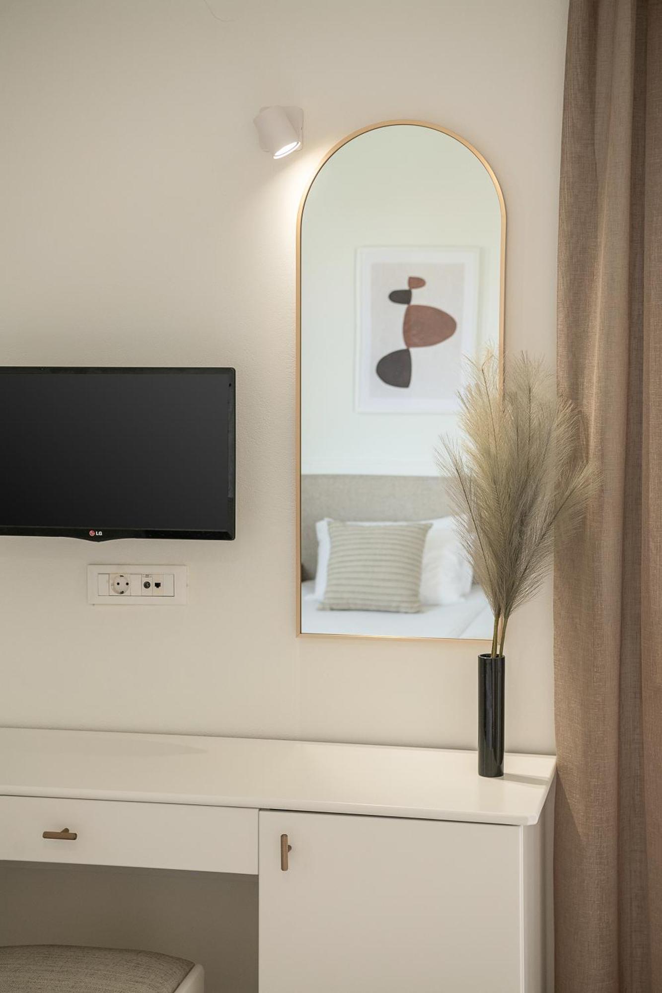 Artemis Aparthotel 2*